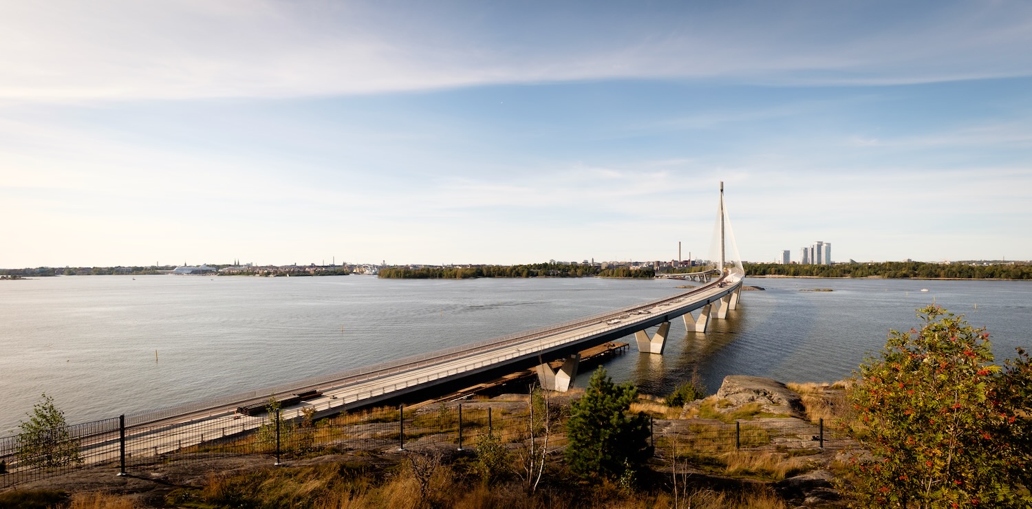 Kuvia Kruunuvuorensillalta vuosien varrella
